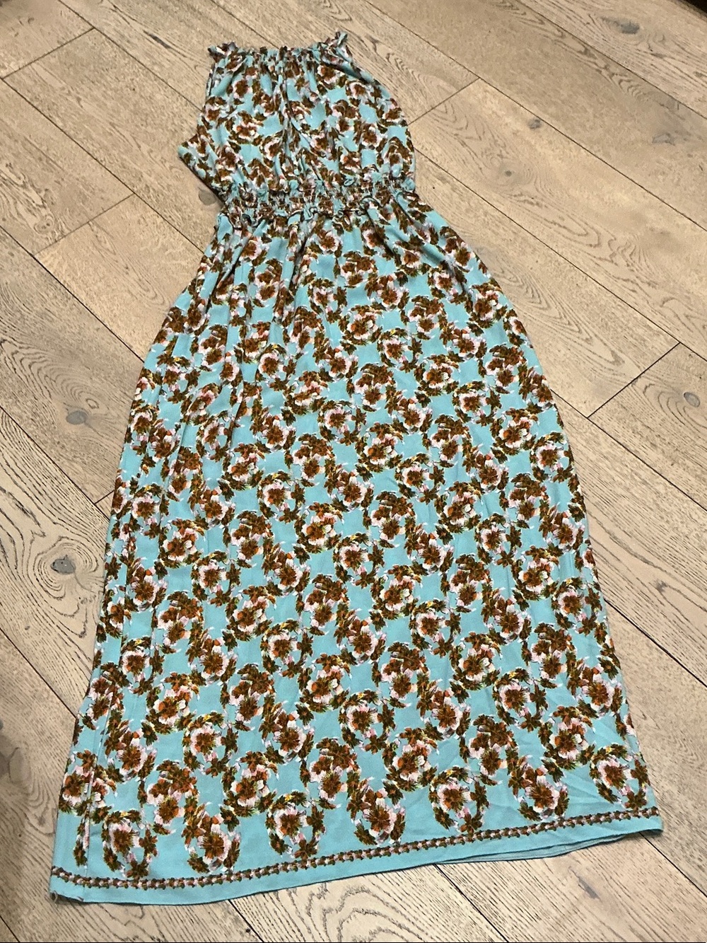 Woman’s Max Studio sky blue with flowers maxi dress. Medium. Elastic waist. Cute